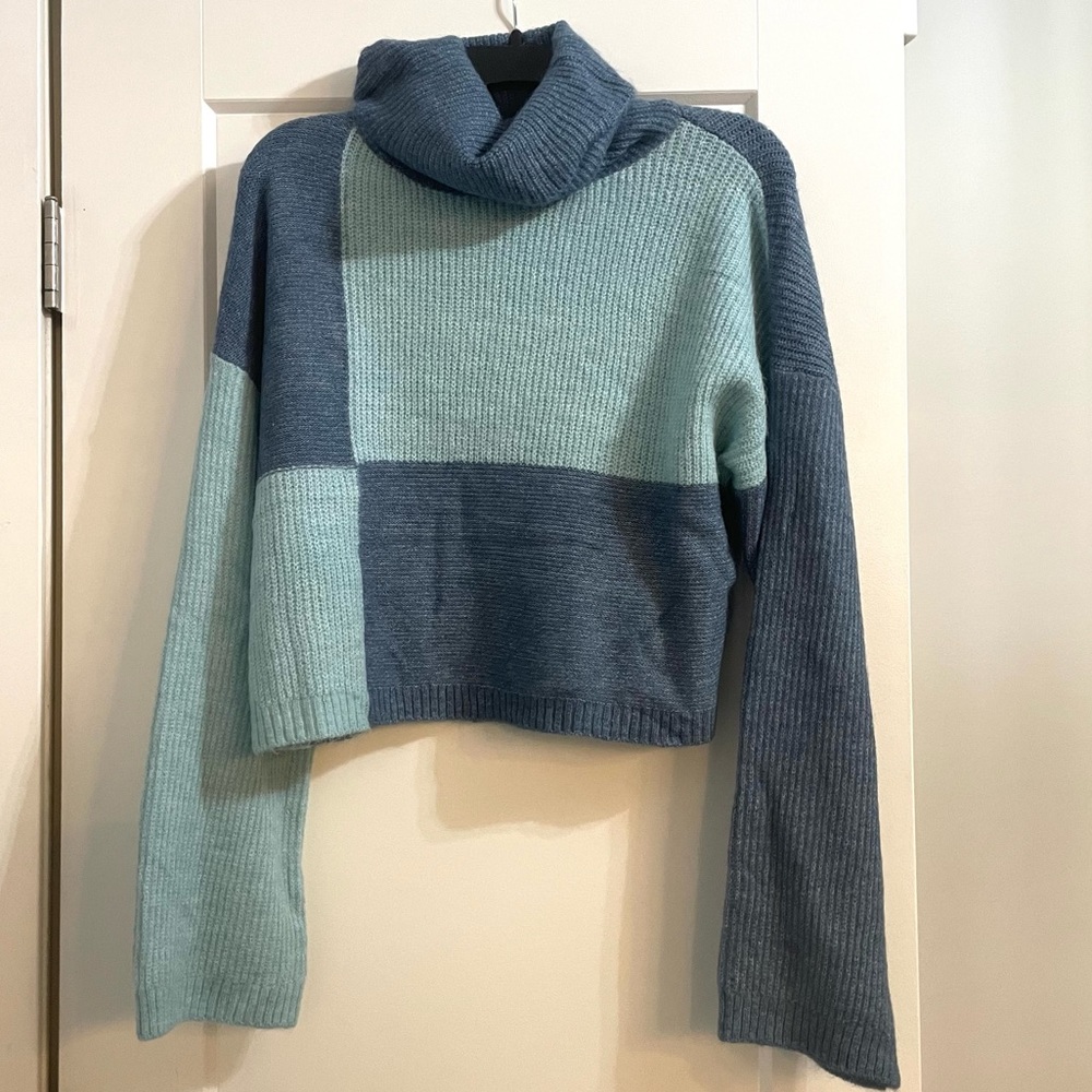 Wild Fable Cropped Turtleneck Pullover Sweater Medium Blue Color Block